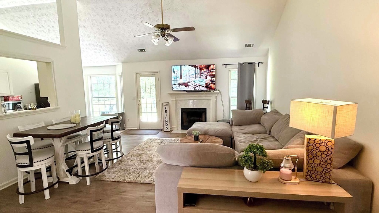 Photo of Livingroom in Lawrenceville