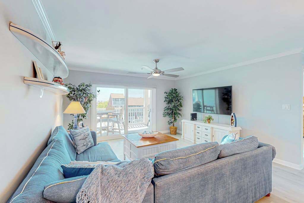 Photo of Livingroom in Heron Harbour Isle