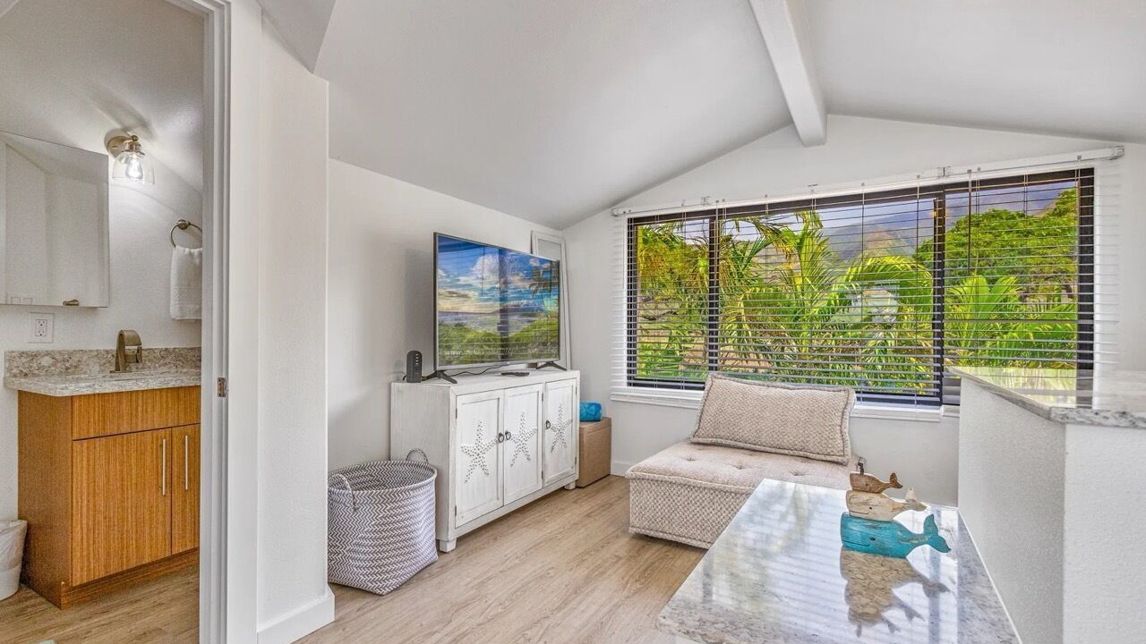 Photo of Livingroom in Historic Lahaina Front Street