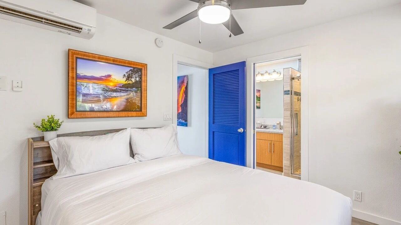 Photo of Bedroom in Historic Lahaina Front Street