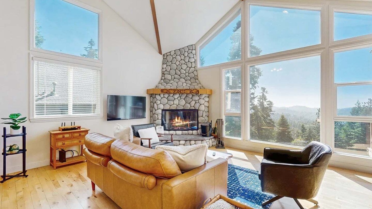 Photo of Livingroom in Arrowhead Villas