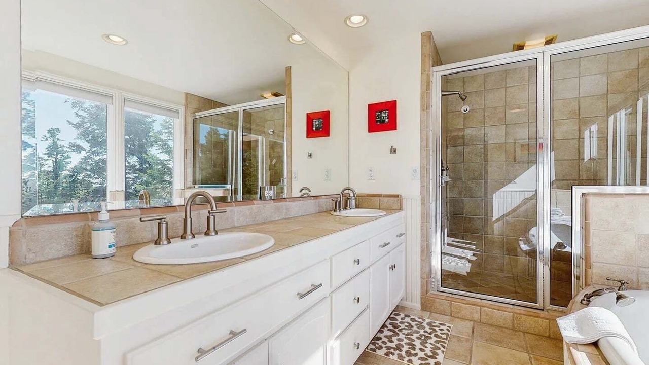 Photo of Bathroom in Arrowhead Villas