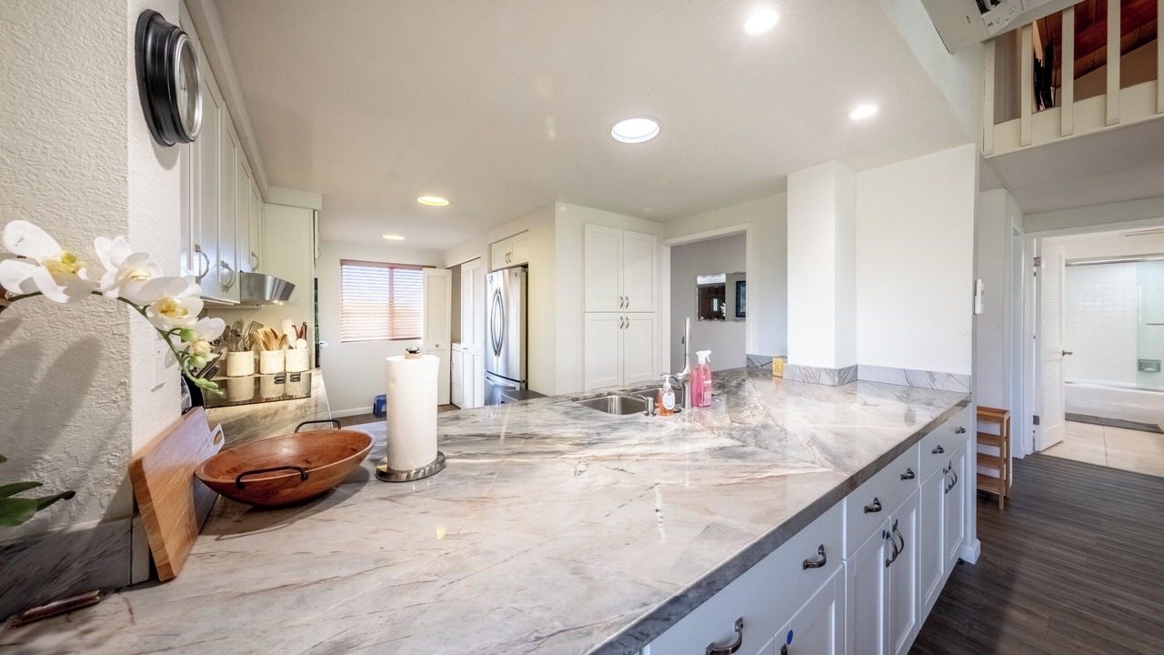 Photo of Kitchen in Kahaluu Bay