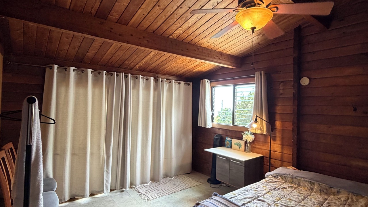 Photo of Bedroom in Kahaluu Bay