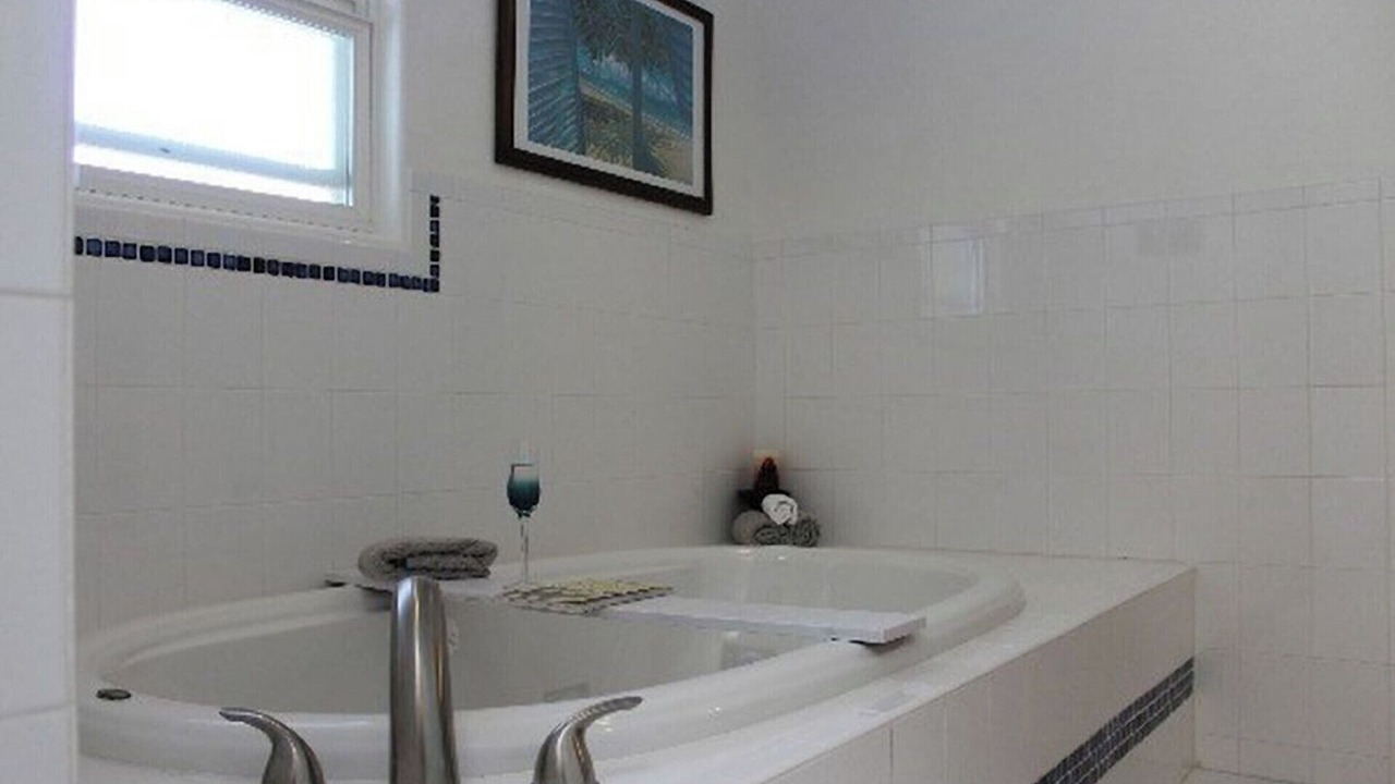 Photo of Bathroom in Kahaluu Bay
