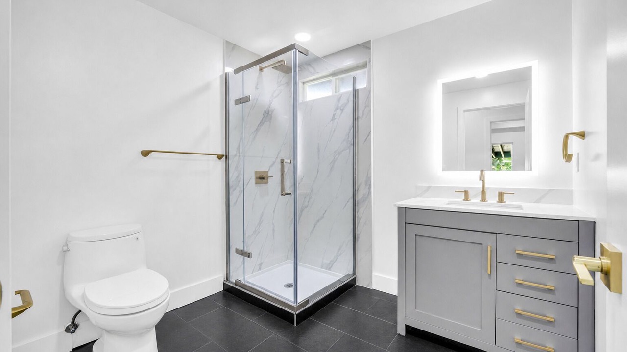 Photo of Bathroom in Punaluu