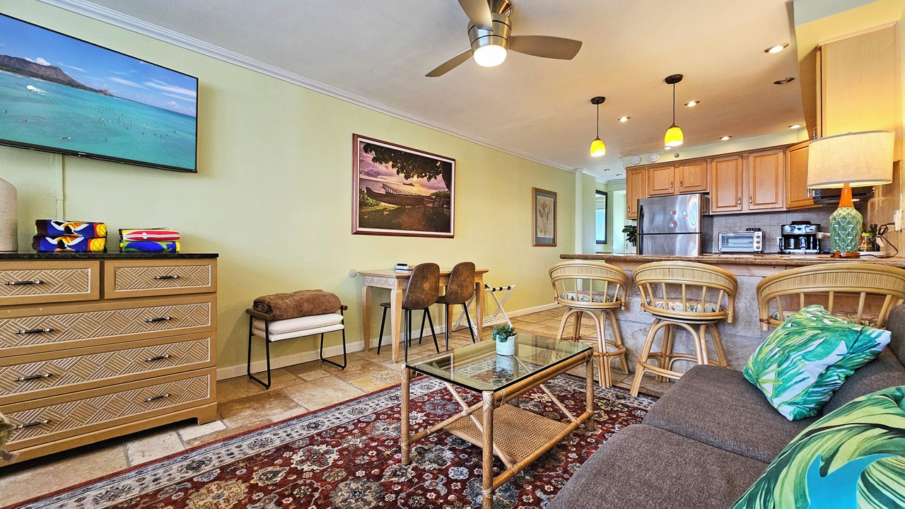 Photo of Livingroom in Waikiki