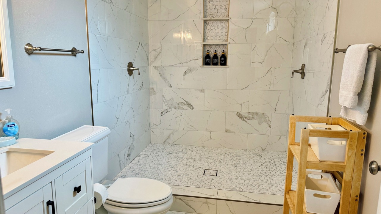 Photo of Bathroom in Kahaluu Bay
