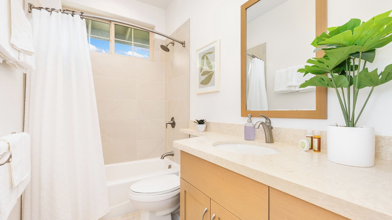 Photo of Bathroom in Makaha Valley