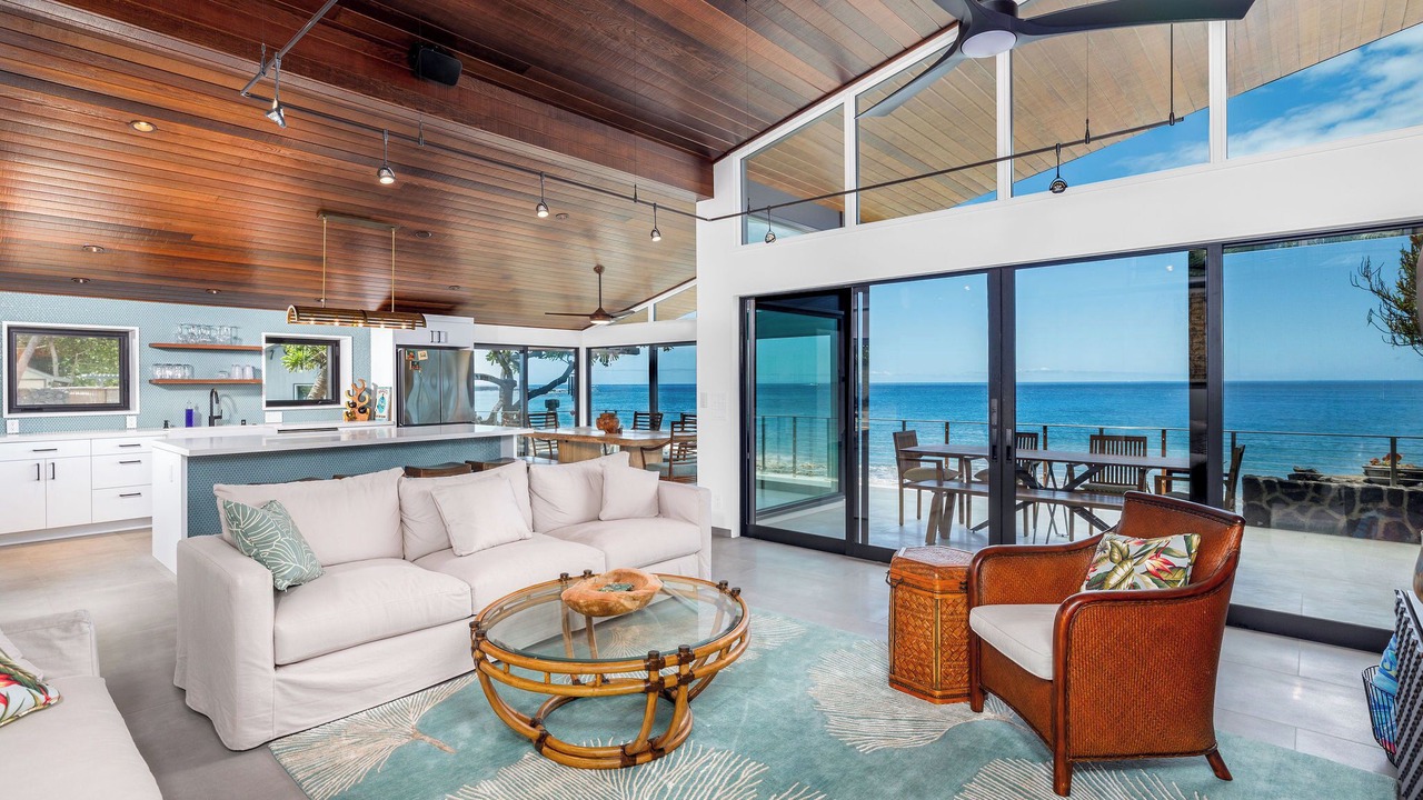 Photo of Livingroom in Kahaluu Bay
