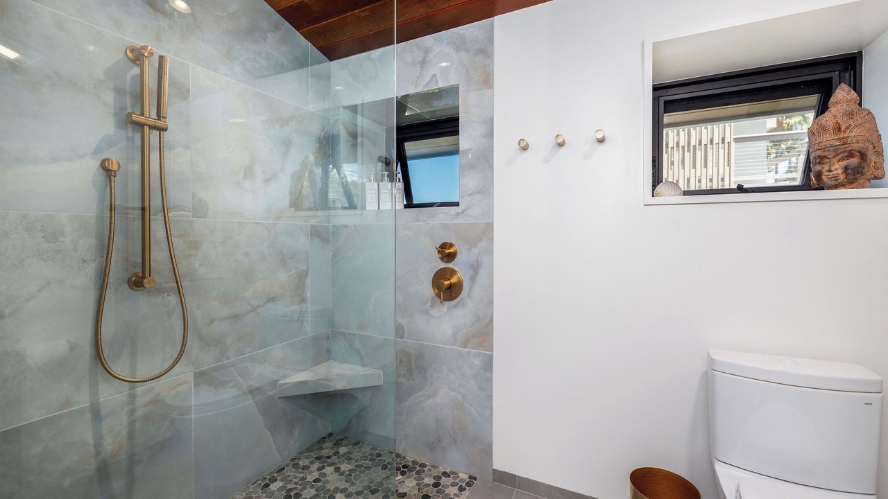 Photo of Bathroom in Kahaluu Bay