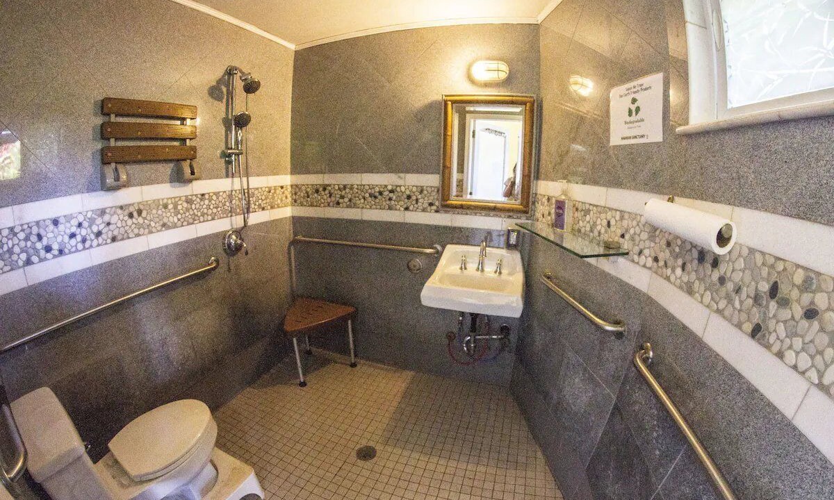 Photo of Bathroom in Pahoa