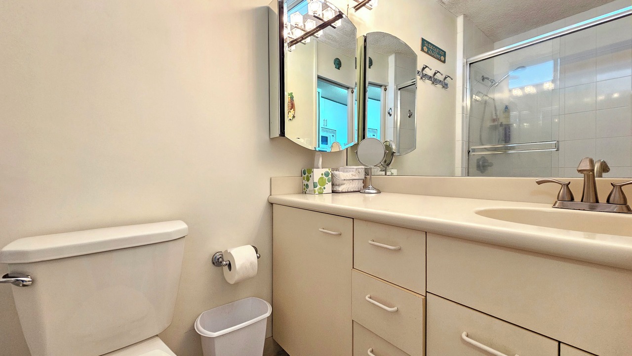 Photo of Bathroom in Diamond Head - Kapahulu - St. Louis