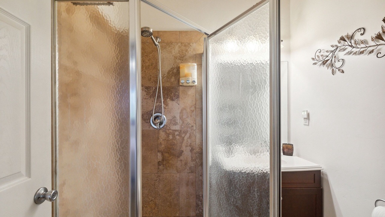 Photo of Bathroom in Kalaoa