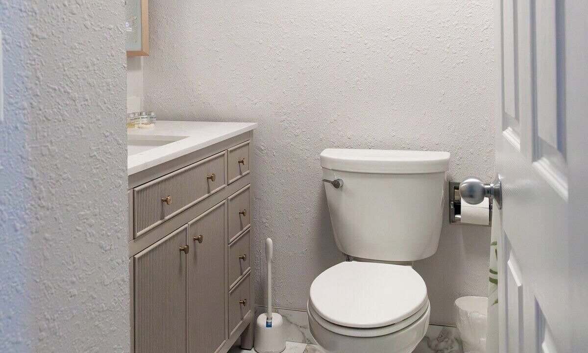 Photo of Bathroom in Historic Kailua Village