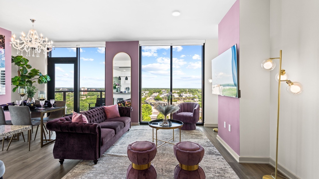 Photo of Livingroom in Peachtree Center