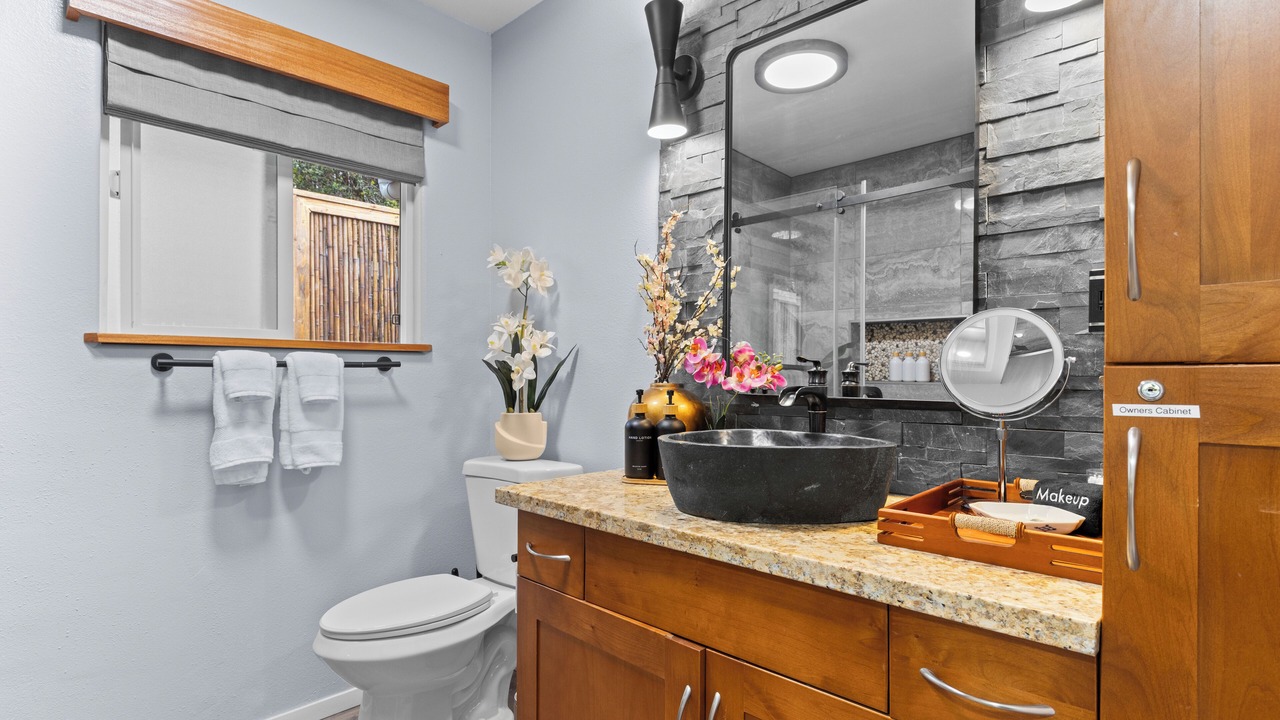 Photo of Bathroom in Volcano