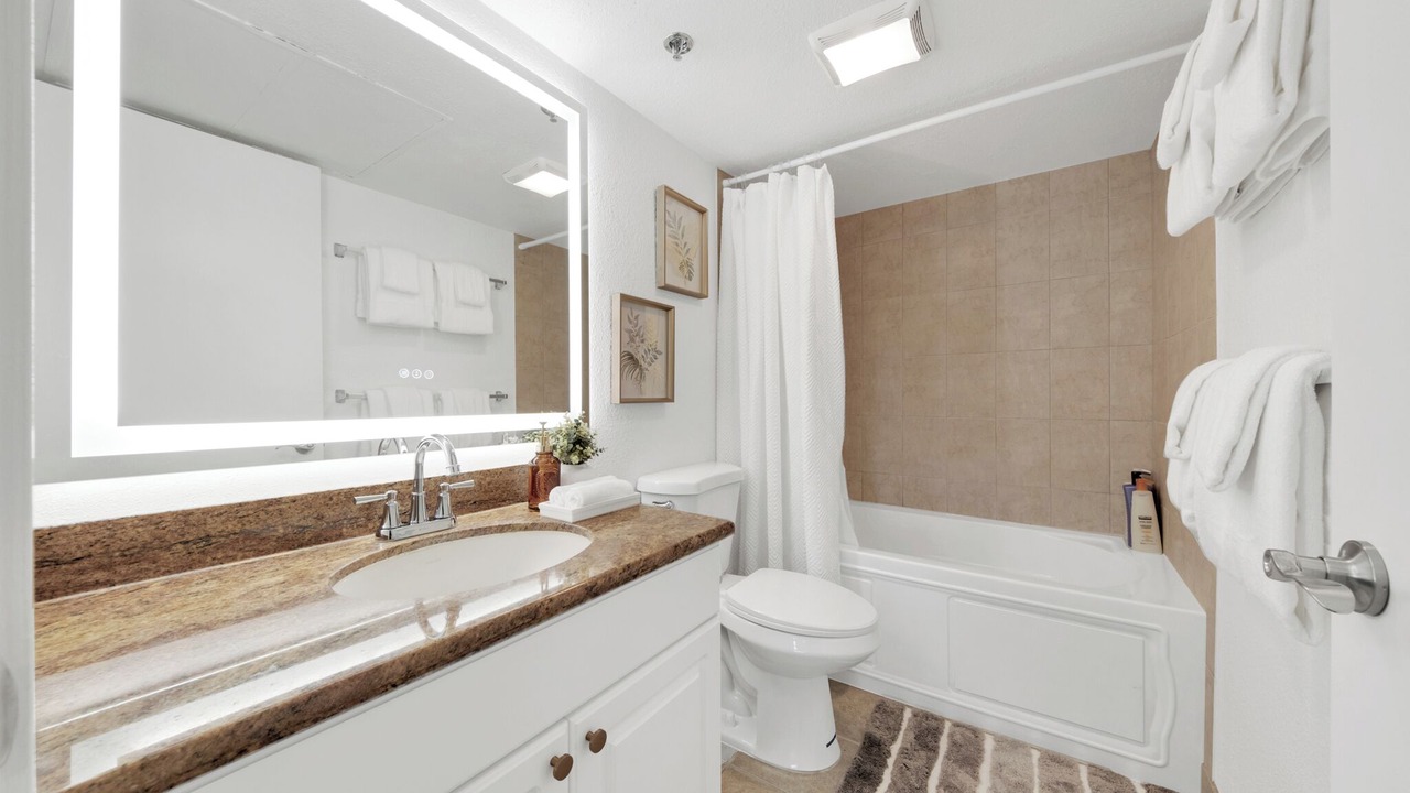 Photo of Bathroom in Downtown Honolulu