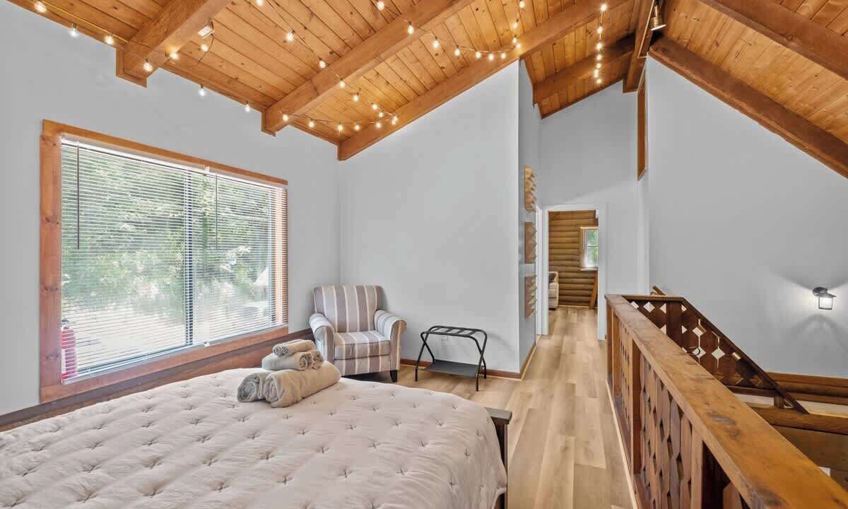 Photo of Bedroom in Old Fort