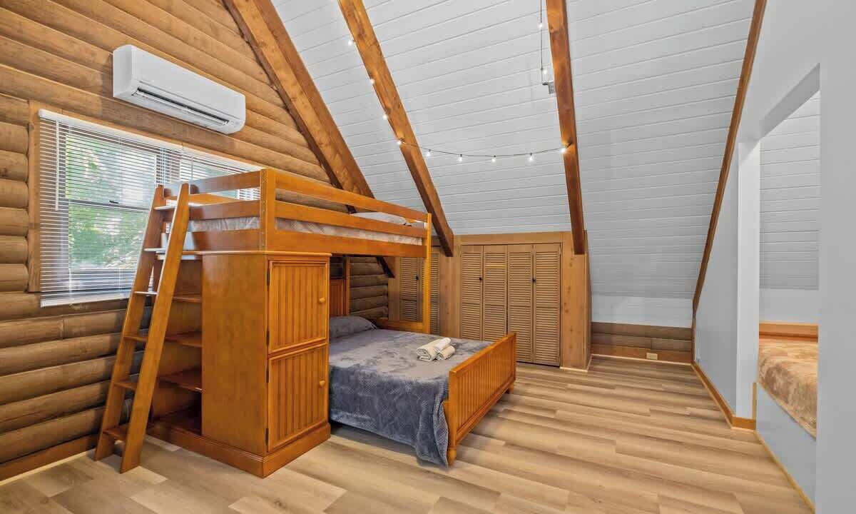 Photo of Bedroom in Old Fort