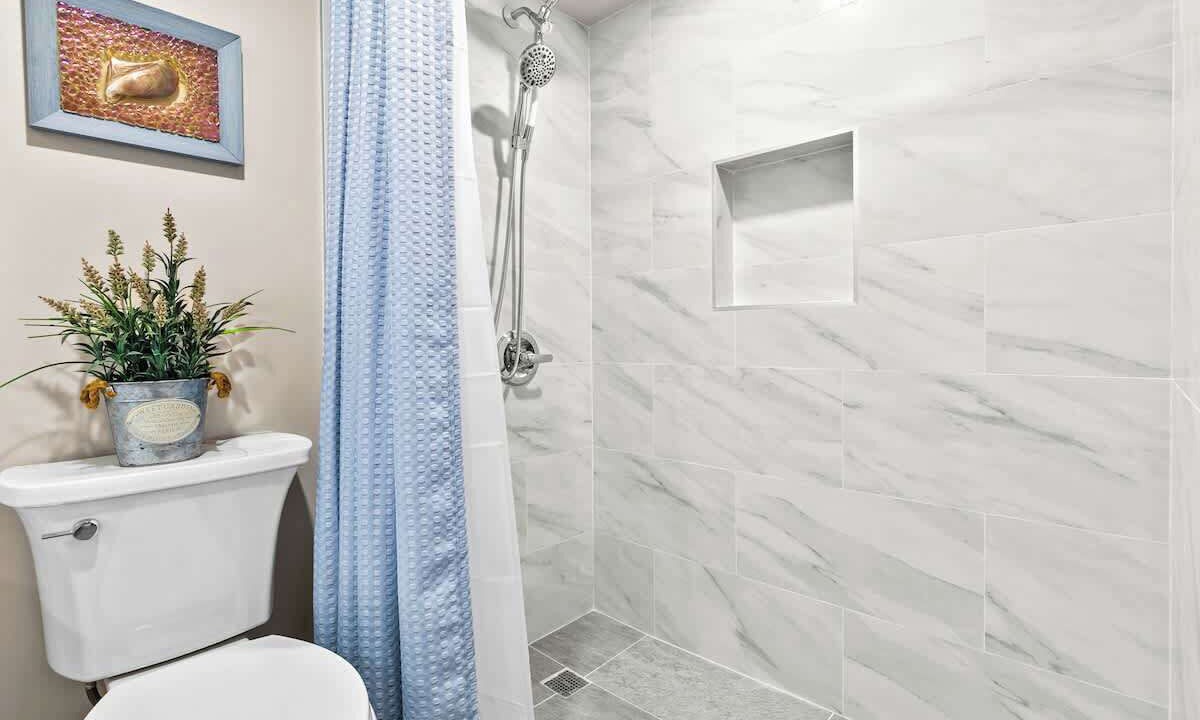 Photo of Bathroom in Ala Moana