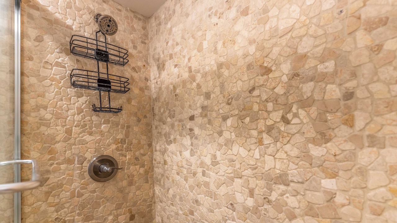 Photo of Bathroom in Maalaea