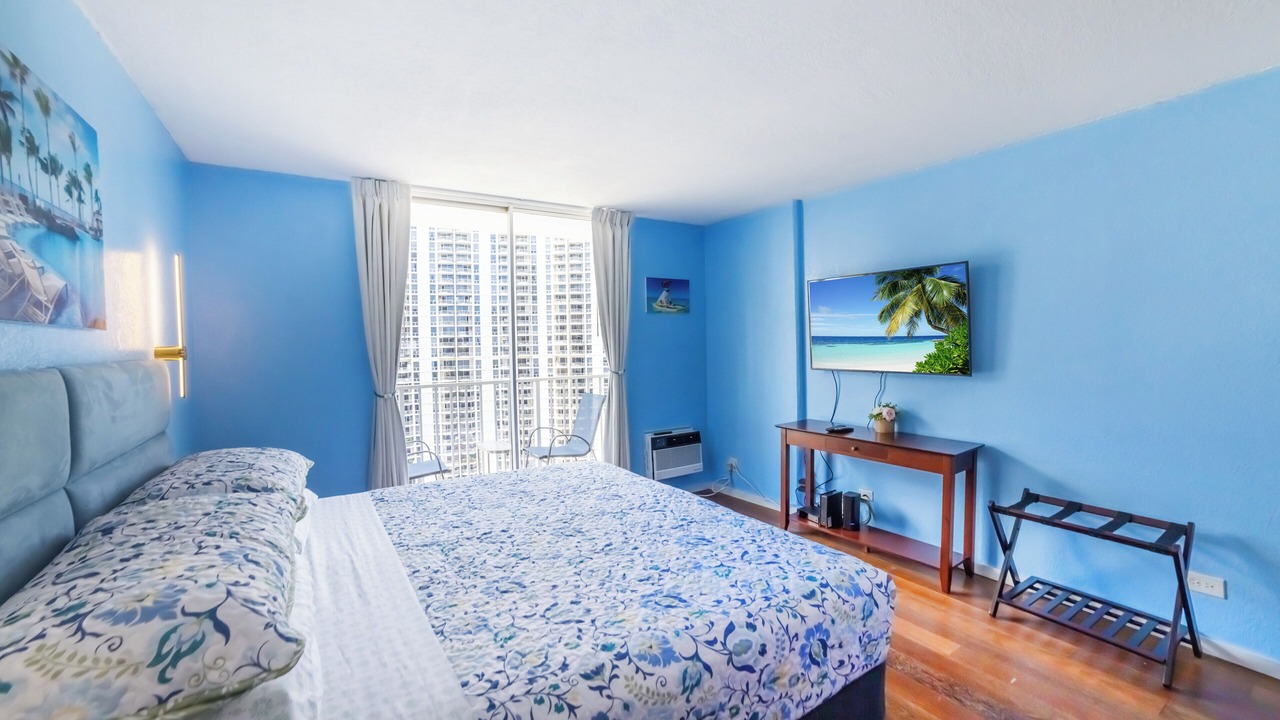 Photo of Bedroom in Waikiki