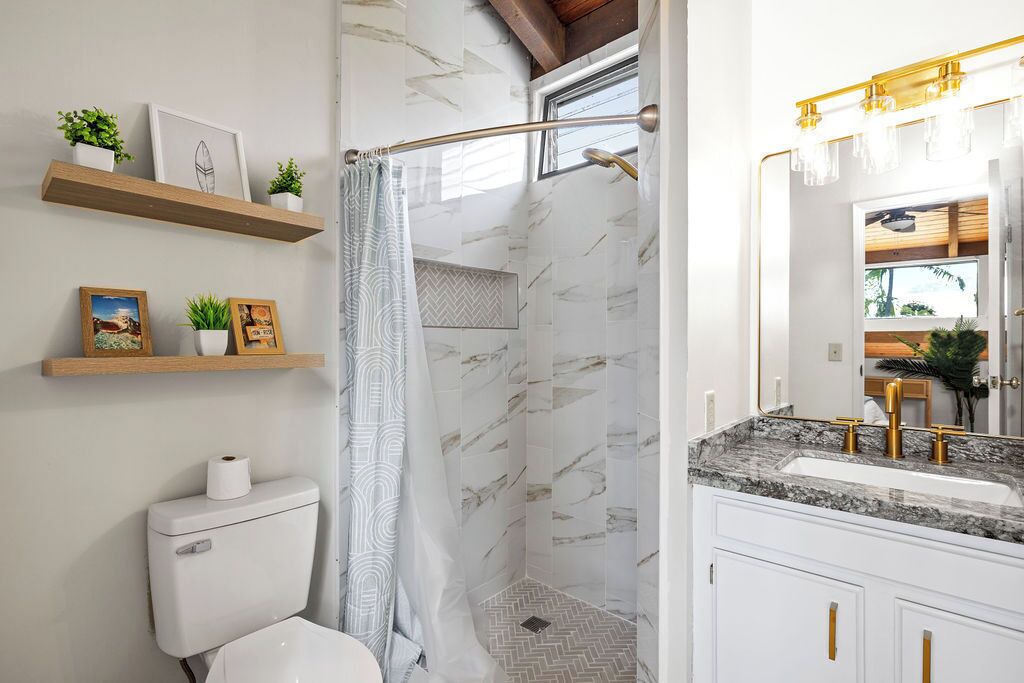 Photo of Bathroom in Historic Kailua Village