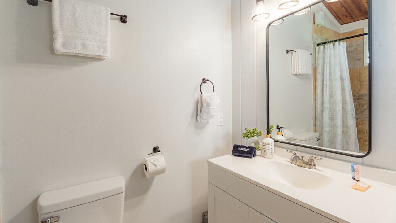 Photo of Bathroom in Kalaoa