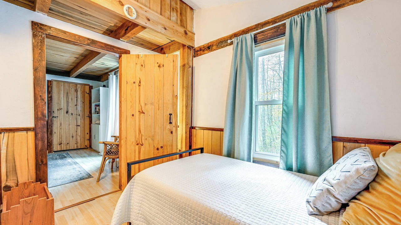 Photo of Bedroom in Robbinsville