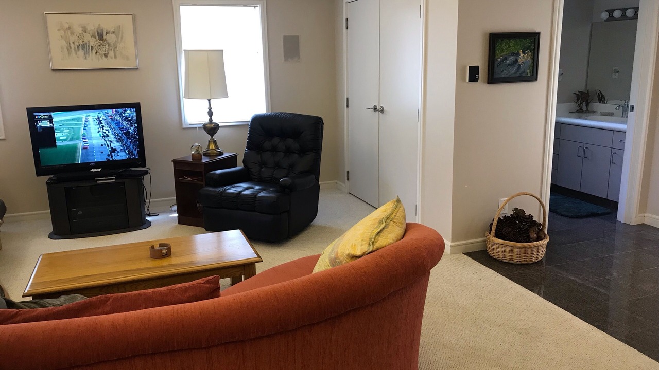 Photo of Livingroom in Robbinsville