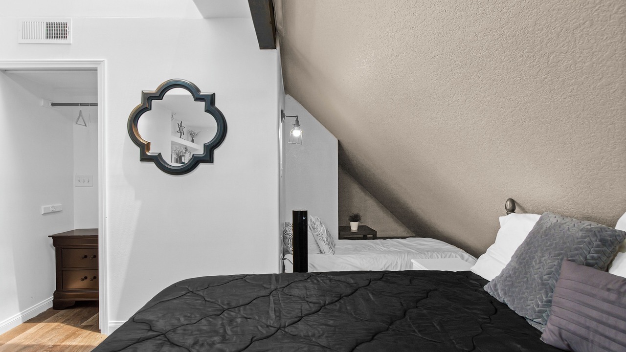 Photo of Bedroom in Enterprise