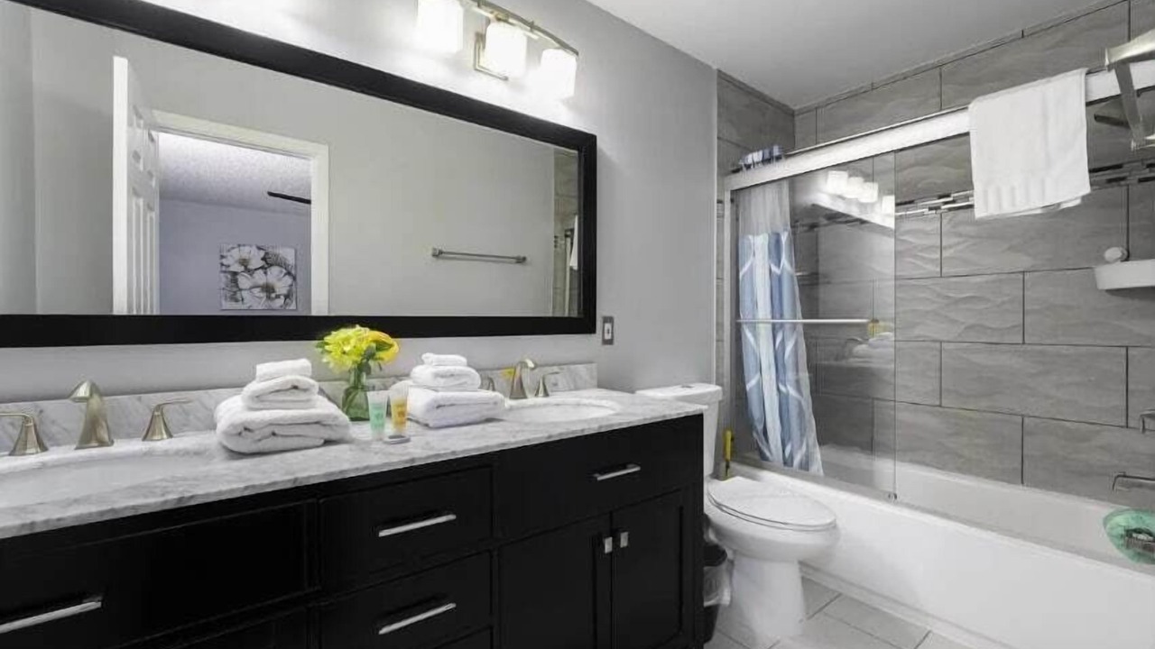 Photo of Bathroom in Crescent Lakes