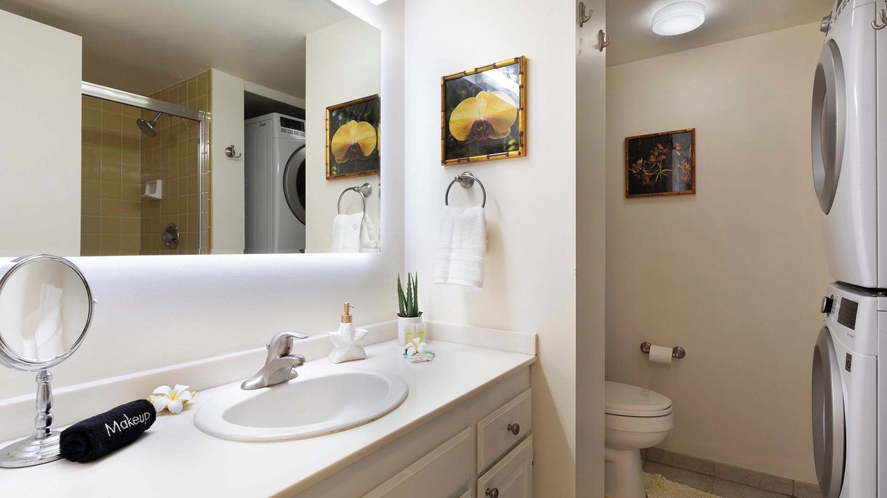 Photo of Bathroom in Kahaluu Bay