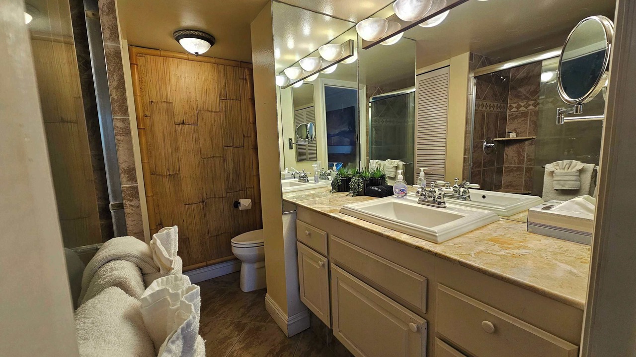 Photo of Bathroom in Kahaluu Bay