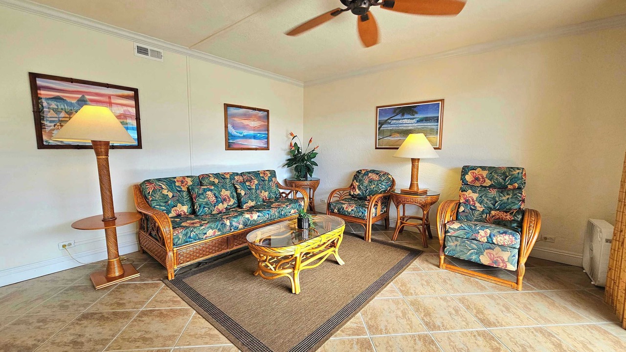 Photo of Livingroom in Kahaluu Bay