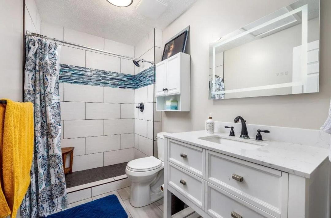 Photo of Bathroom in Kahaluu Bay