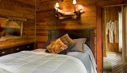 Room (02 The Lake Rabun Room)