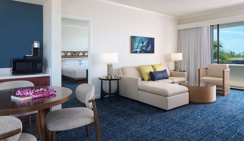Deluxe Suite, 1 King Bed with Sofa bed, Mobility Accessible, Oceanfront (Club)