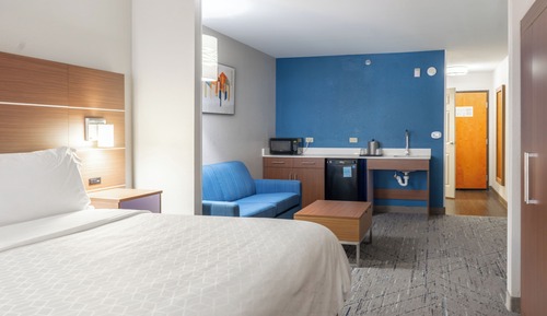 Suite, 1 King Bed with Sofa bed, Accessible (Mobility, Accessible Tub)