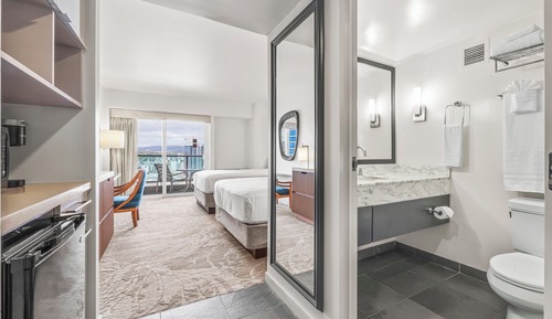 Beautiful Studio at Ala Moana 913