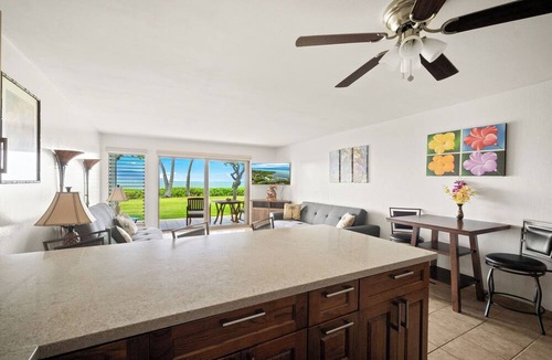 Ualapue Apartment | Oceanfront Condo w/Pool & Grills in Molokai!