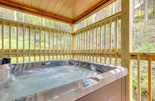 Gatlinburg Cabin | Simply Unforgettable by Jackson Mountain Rentals