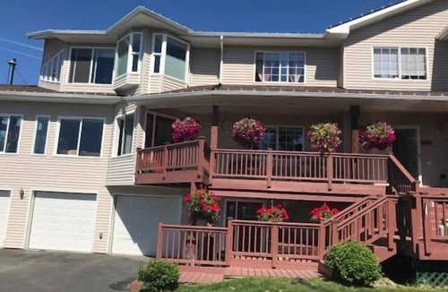 Mid-Hillside Bed & Breakfast | Alaska Sundance Retreat B&B