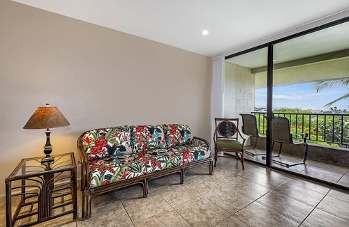 Historic Kailua Village Condo | Cozy Oceanview Unit w/AC & Shared Pool in the Heart of Kona Town: Kalanikai 306