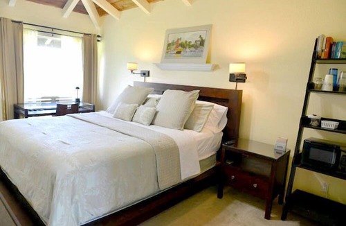 Princeville Apartment | Air Conditioned Upstairs Studio w/RESERVED PARKING; Pool, -WIFI-Walk to Beach