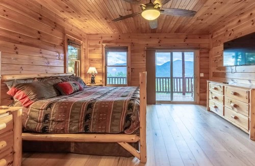 Waynesville Apartment | Waynesville Mtn Cabin-scenic Views Relaxing Hottub