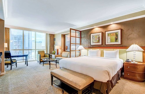 Las Vegas Apartment | Elegant MGM Studio Strip Views 19811