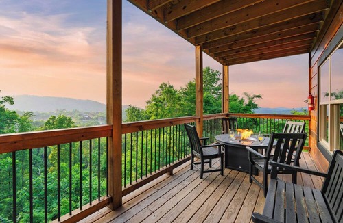 Chalet Village North Cottage | Sleeps 24 2 Homes, Hot Tub, Sauna, Movie Theater, Firepit, Pool, Tennis Courts