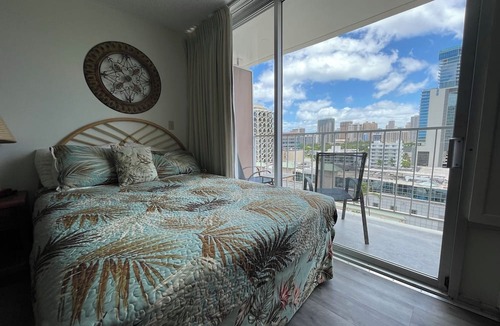 Waikiki Condo | 16 GUESTS , 4 X ❤️AWESOME STUDIOS❤️ , FREE PARKING, 5MIN TO OCEAN